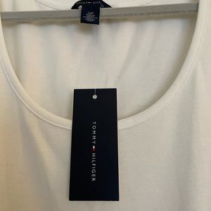 Tommy Hilfiger sleeveless dress with pockets. Size M. Never worn.